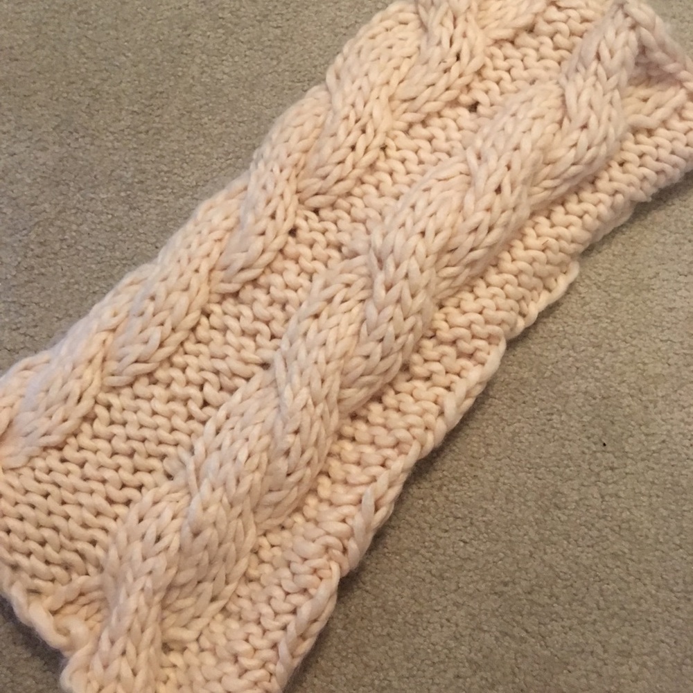 Chunky cable blush woven scarf - Picture 3 of 4